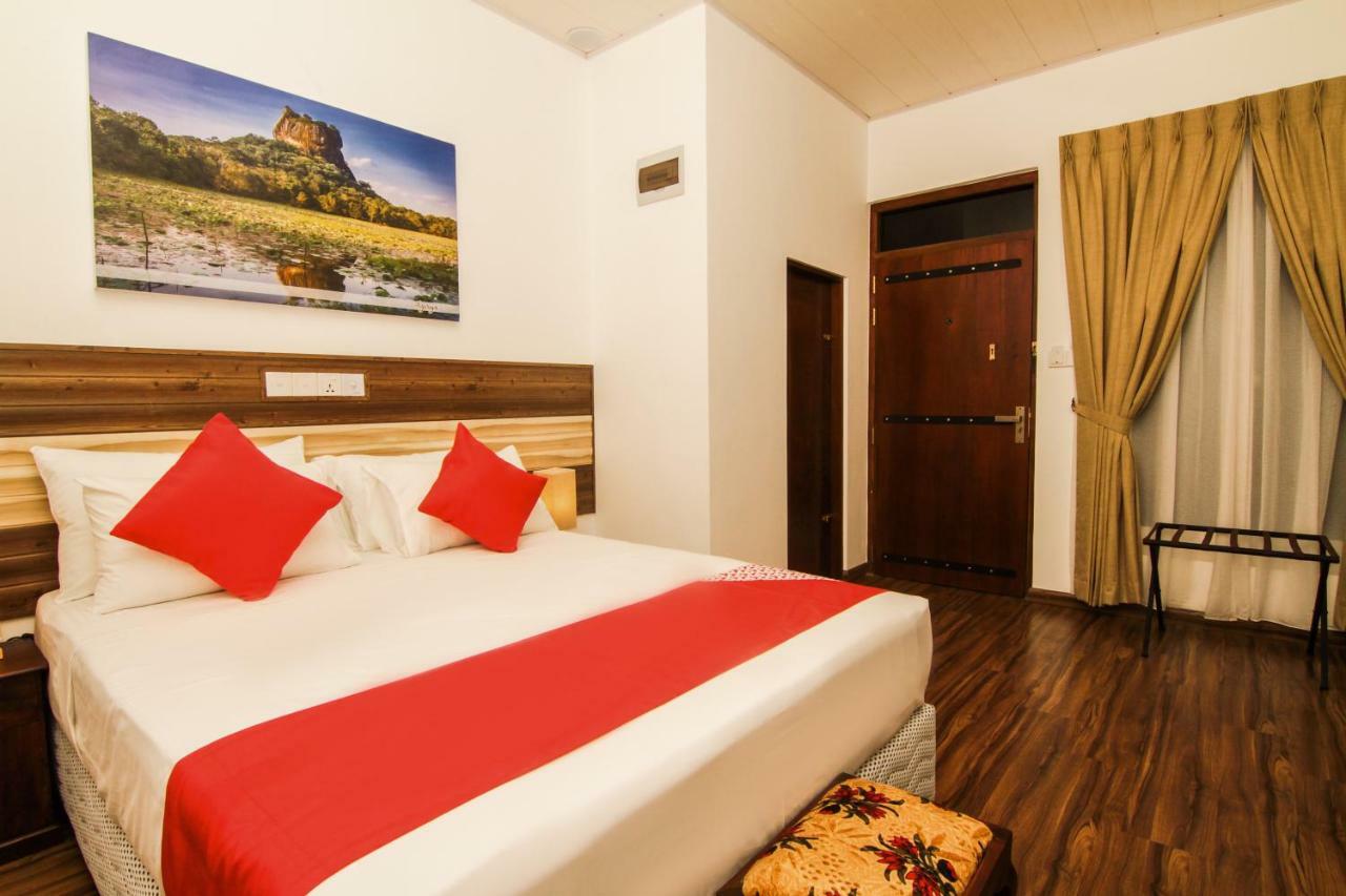 Clove Transit Hotel Kotugoda Extérieur photo