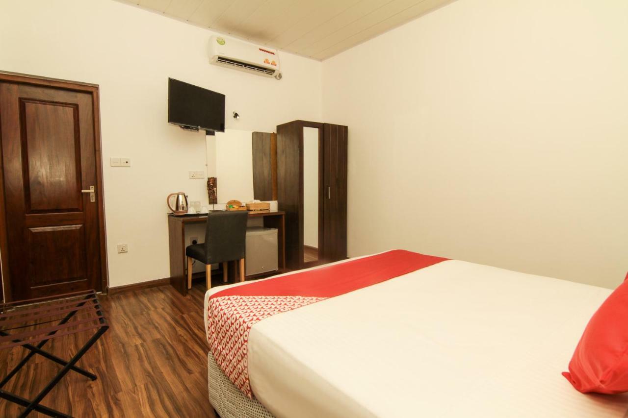 Clove Transit Hotel Kotugoda Extérieur photo