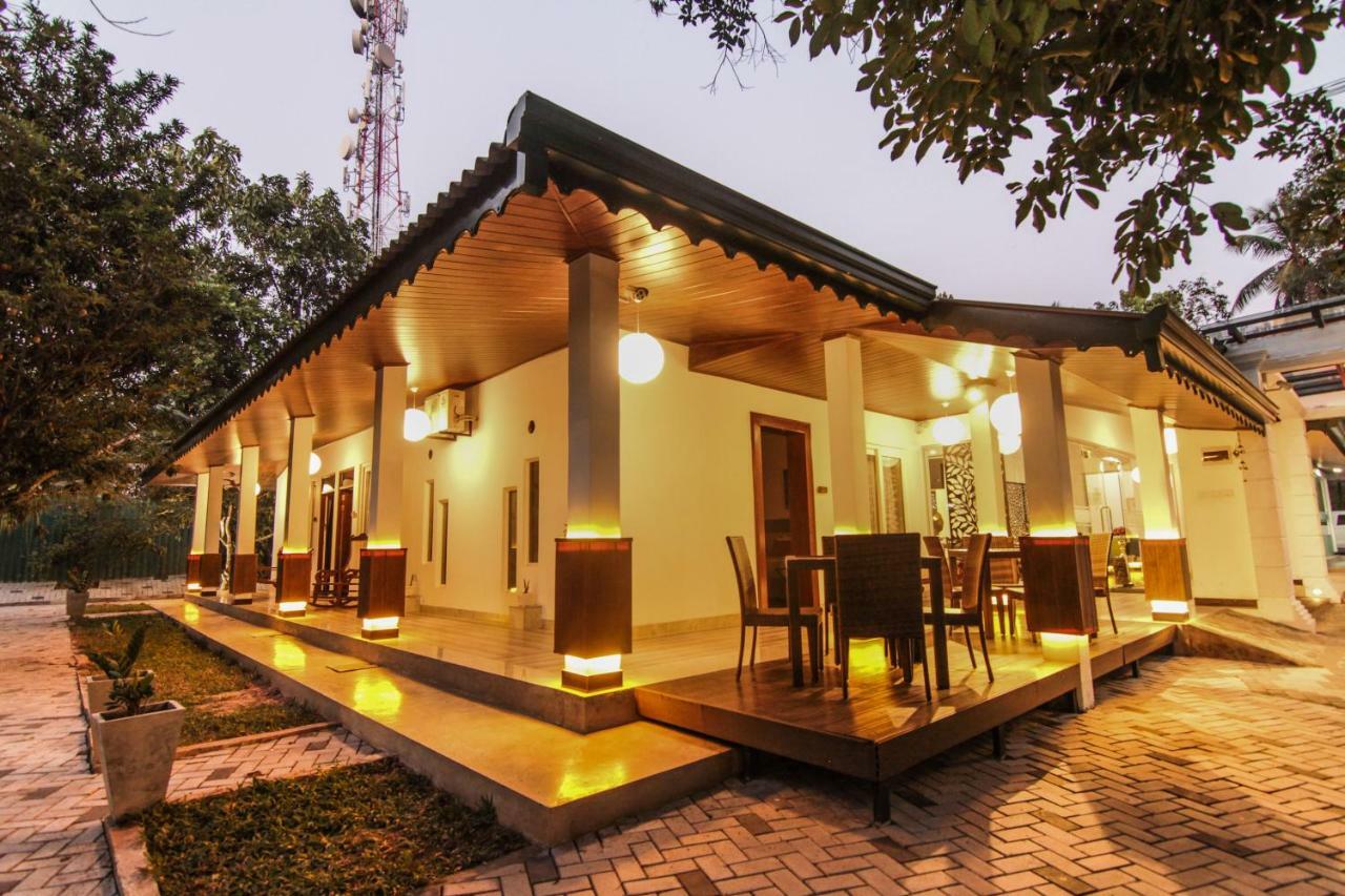 Clove Transit Hotel Kotugoda Extérieur photo