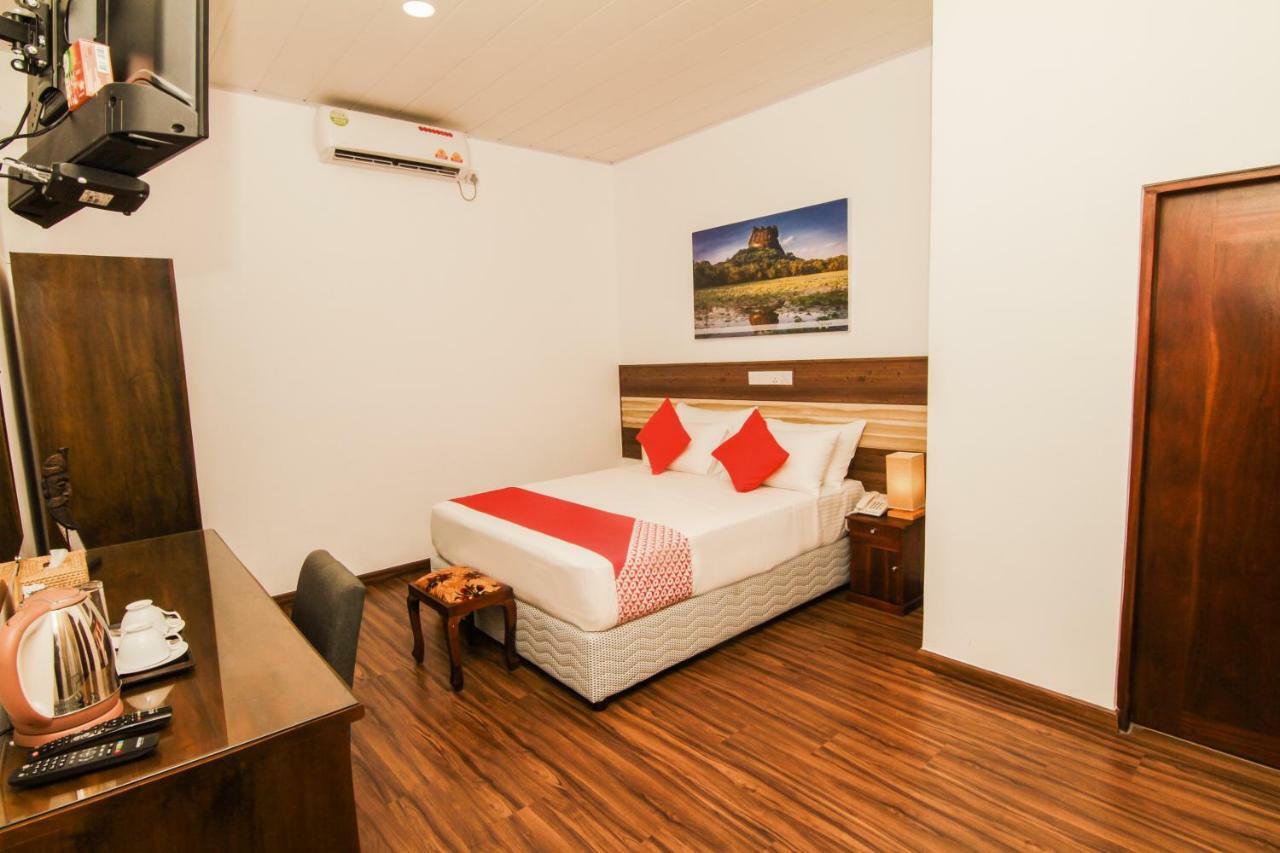 Clove Transit Hotel Kotugoda Extérieur photo