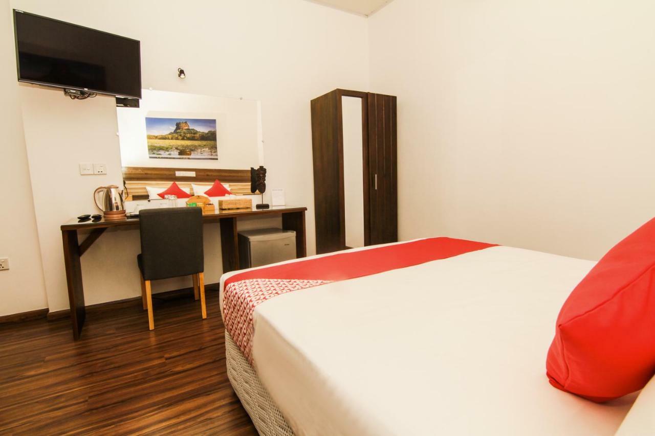 Clove Transit Hotel Kotugoda Extérieur photo