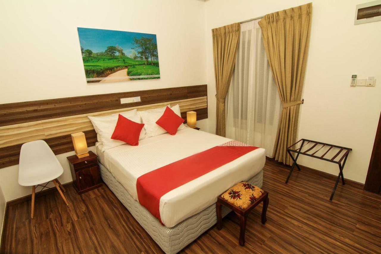 Clove Transit Hotel Kotugoda Extérieur photo