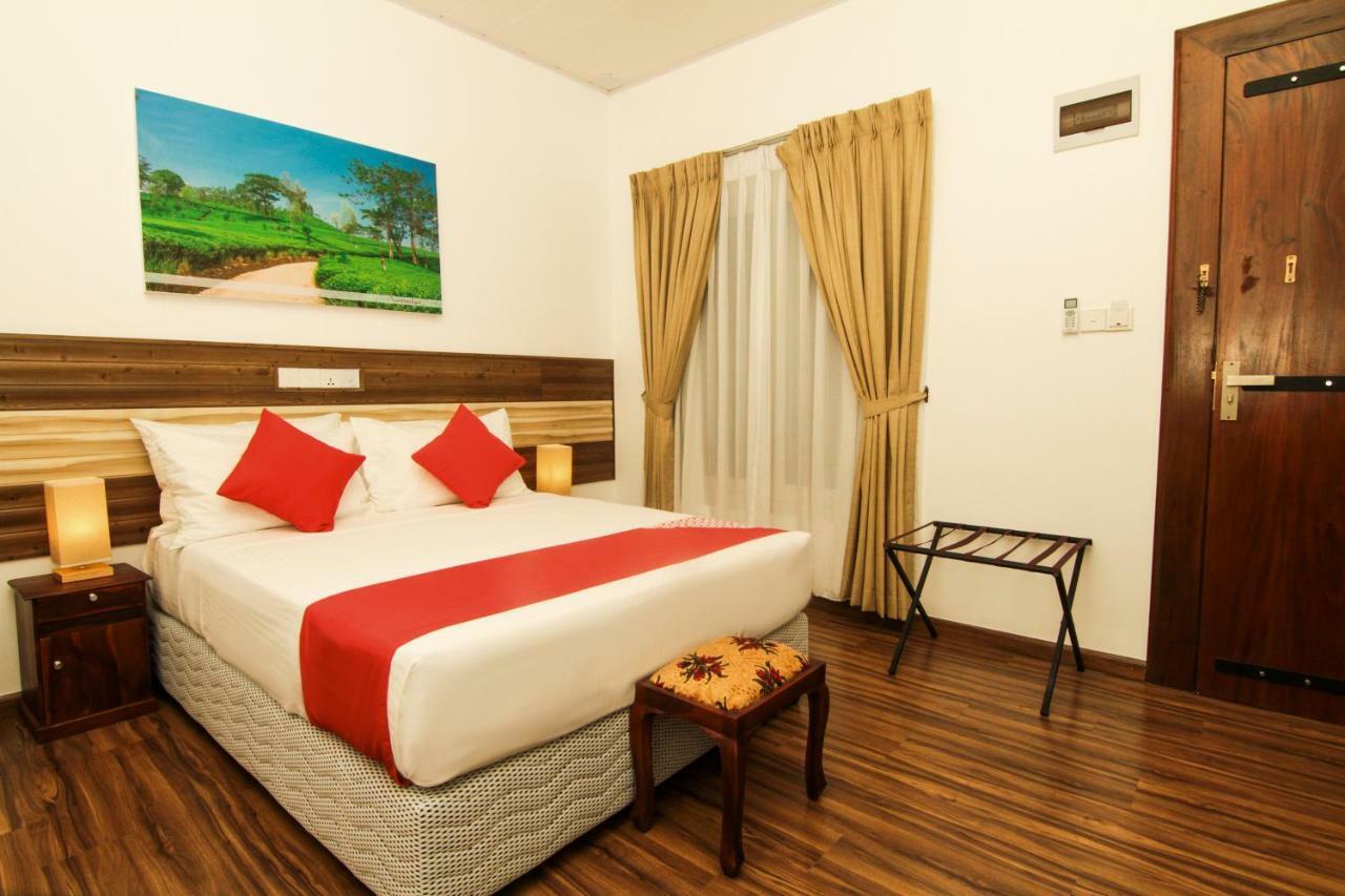 Clove Transit Hotel Kotugoda Extérieur photo
