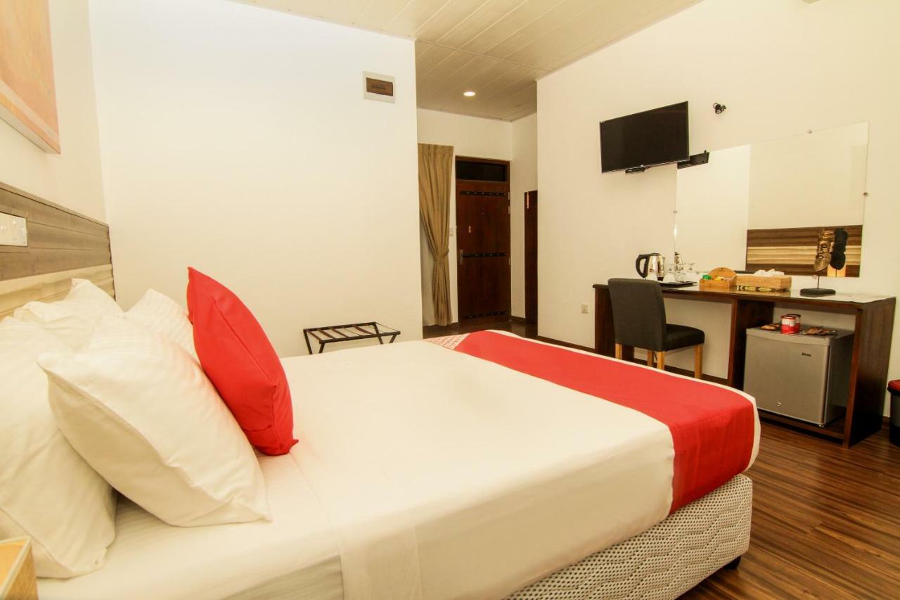 Clove Transit Hotel Kotugoda Extérieur photo