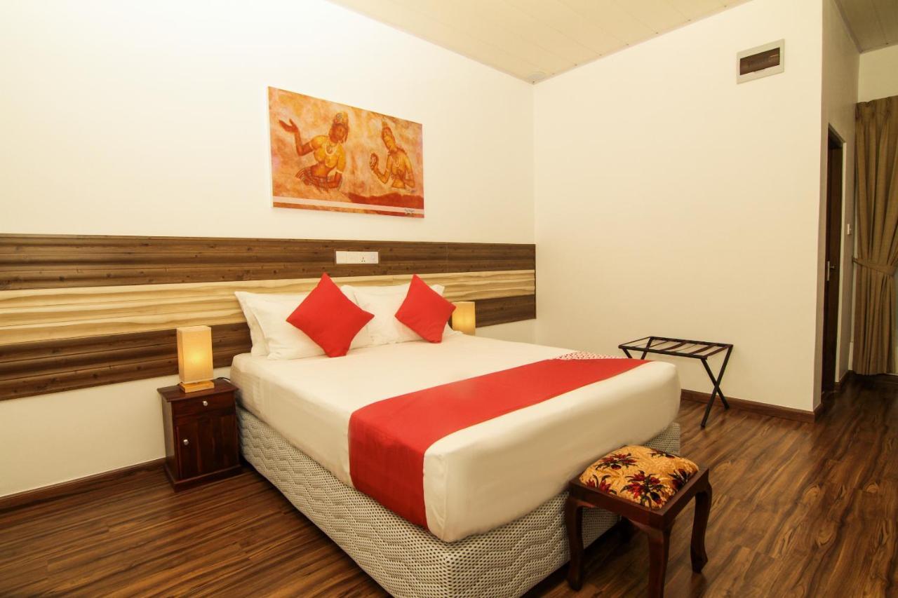 Clove Transit Hotel Kotugoda Extérieur photo