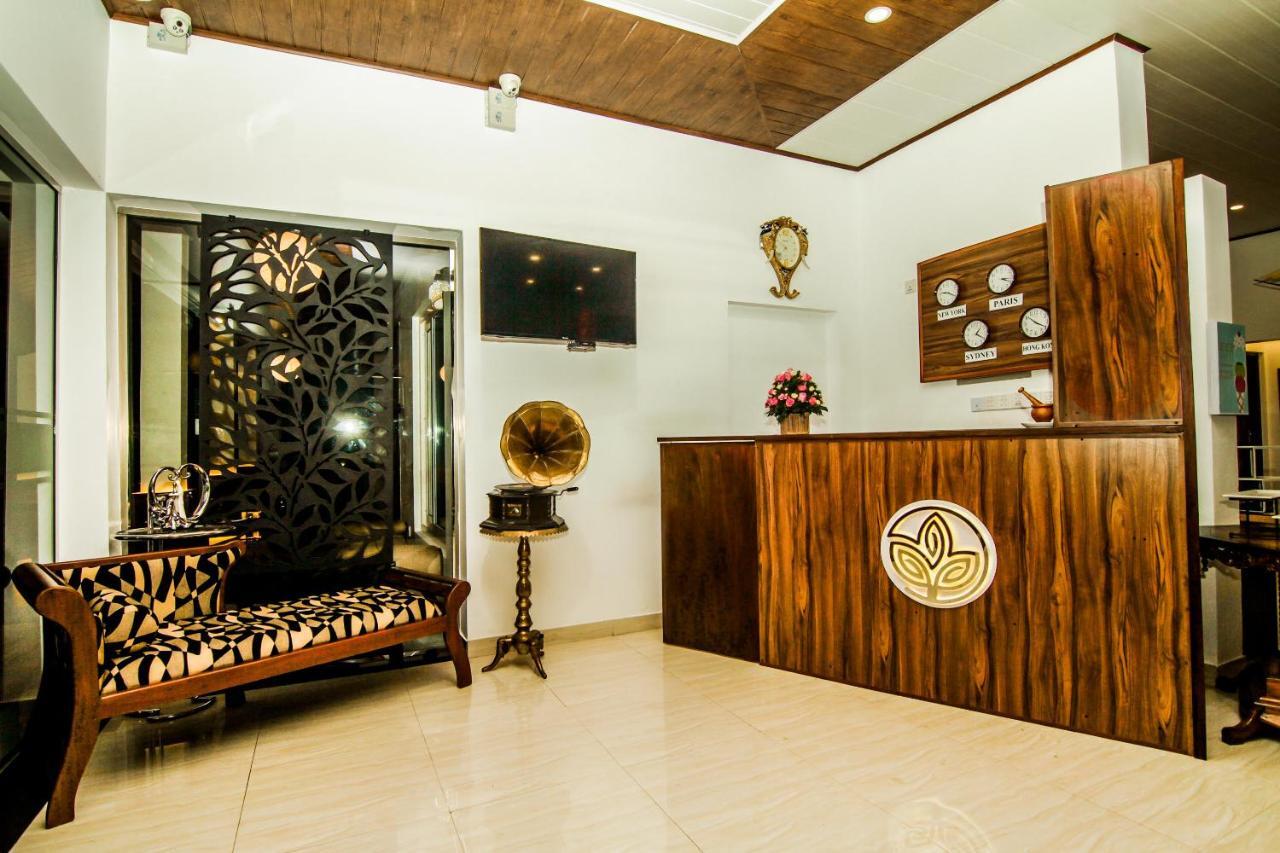 Clove Transit Hotel Kotugoda Extérieur photo