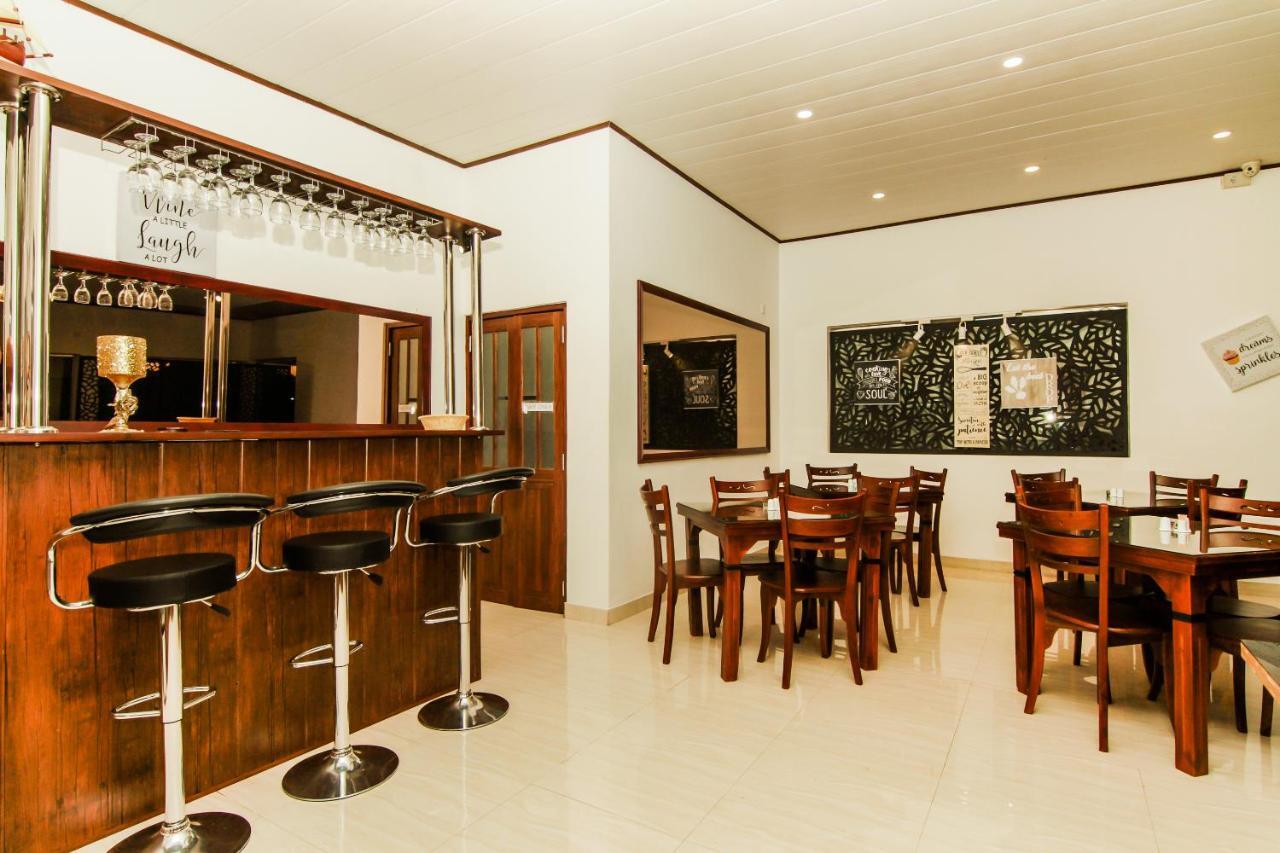 Clove Transit Hotel Kotugoda Extérieur photo