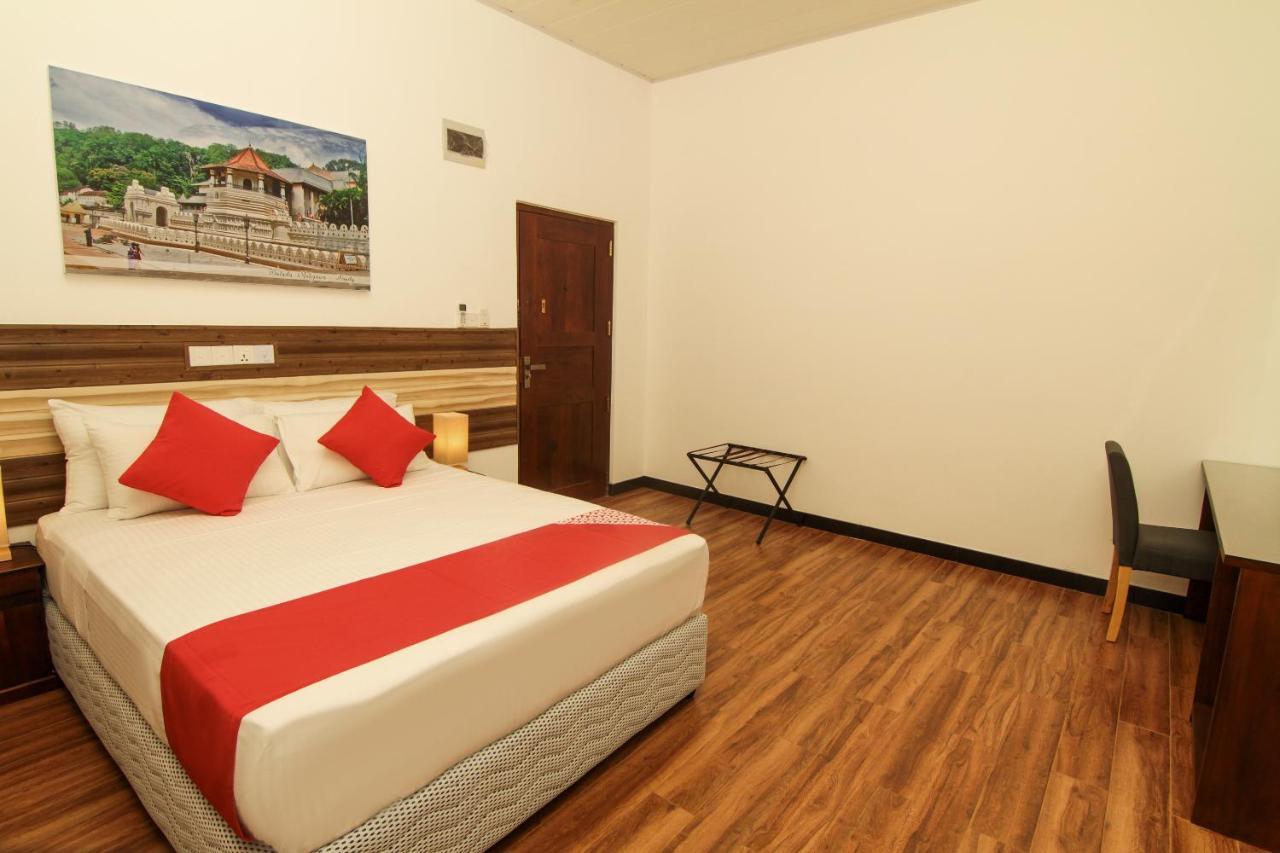 Clove Transit Hotel Kotugoda Extérieur photo